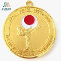 Fournir à prix bon marché la médaille de trophées de karaté de métal d&#39;or de la coutume 70 * 3mm avec le ruban